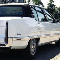 218 Ретро авто Cadillac Fleetwood білий