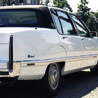 218 Ретро авто Cadillac Fleetwood белый