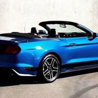 036 Ford Mustang GT синий кабриолет