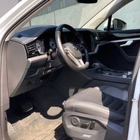 177 Позашляховик Volkswagen Touareg біли