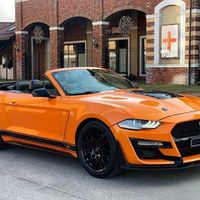 398Кабріолет Ford Mustang GT помаранчови