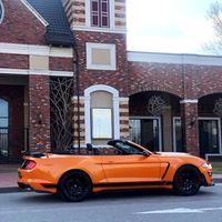 398Кабріолет Ford Mustang GT помаранчови