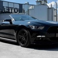 365 Кабриолет Ford Mustang GT черный на