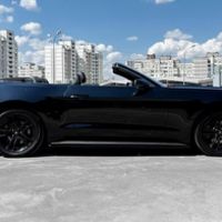 365 Кабриолет Ford Mustang GT черный на