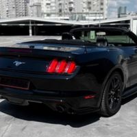 365 Кабриолет Ford Mustang GT черный на