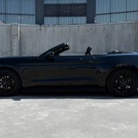 365 Кабриолет Ford Mustang GT черный на