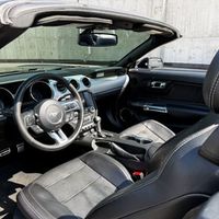 365 Кабриолет Ford Mustang GT черный на