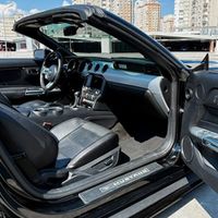 365 Кабриолет Ford Mustang GT черный на