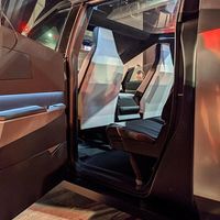 021 Tesla Cybertruck оренда на фотосесію
