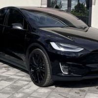 121 Прокат Tesla Model X чорна без водія