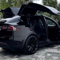 121 Прокат Tesla Model X чорна без водія