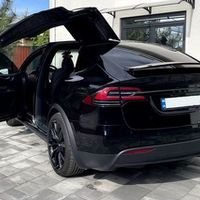 121 Прокат Tesla Model X чорна без водія
