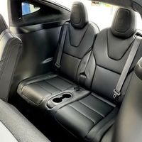 121 Прокат Tesla Model X чорна без водія