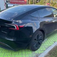 242 Авто на весілля Tesla Model 3 чорна