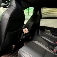351 Tesla Cybertruck чорний прокат без в