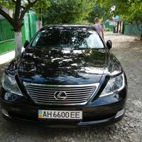 Lexus LS 460 и Mercedes E320 в Донецке