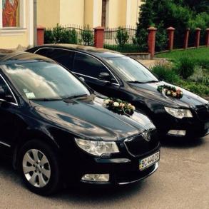 Весільний кортеж Skoda superb Автомобільний кортеж на весілля