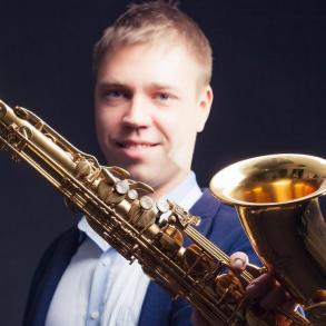 Саксофонист Ярослав Гросс Саксофонист Ярослав Гросс