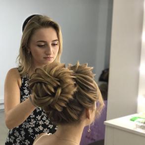 Зачіски та макіяж Салони красоти на ваше весілля