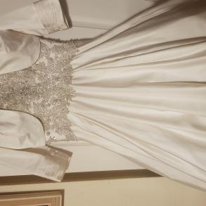 Коротка весільна сукня
