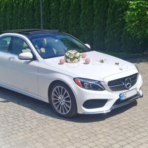 Білий Mercedes для нареченої Автомобільний кортеж на весілля