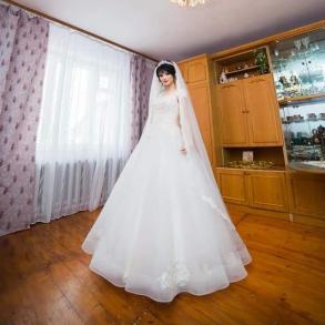 Елегантне весільне плаття