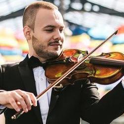 Скрипач на праздник услуги скрипача Киев Музыкальные Группы на вашу свадьбу