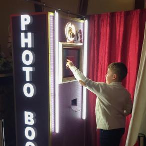 Фото-кабінка Фото-кабінка