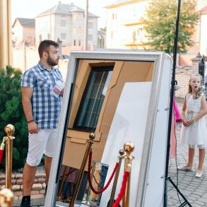 Селфі-дзеркало, фотобокс -оренда, продаж Шоу та розваги на ваше весілля