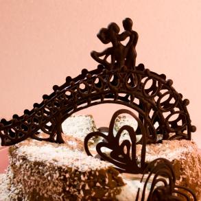 Шоколадний декор тортів Торти та весільна випічка