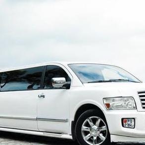 026 Лімузин Infiniti QX56 біла оренда пр Автомобільний кортеж на весілля