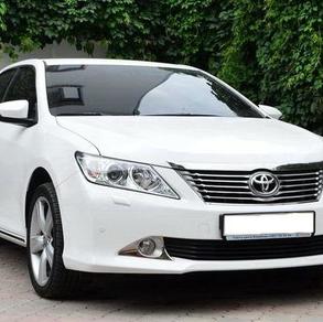 153 Toyota Camry V50 біла оренда авто з Автомобільний кортеж на весілля