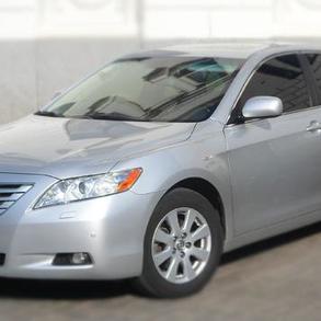 156 Toyota Camry срібляста оренда авто з Автомобільний кортеж на весілля