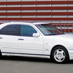 174 Mercedes W210 білий оренда авто з во Автомобільний кортеж на весілля