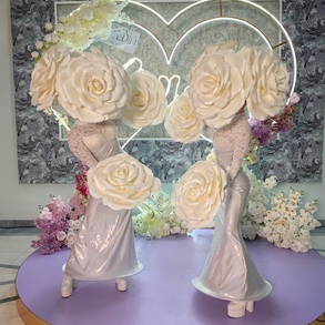 ТРОЯНДИ - хостес/жива фотозона Шоу та розваги на ваше весілля