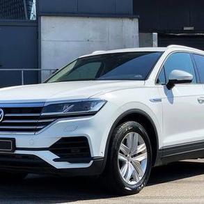 177 Позашляховик Volkswagen Touareg біли Автомобільний кортеж на весілля