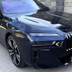 340 BMW i7 xDrive чорний оренда прокат Автомобільний кортеж на весілля