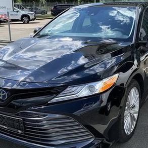 076 Toyota Camry V70 черная 2022 замовит Автомобільний кортеж на весілля