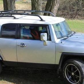 093Позашляховик Toyota FJ Cruizer на вес Автомобільний кортеж на весілля