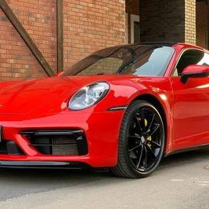 091 Орендувати Porsche 911 Carrera черво Автомобільний кортеж на весілля