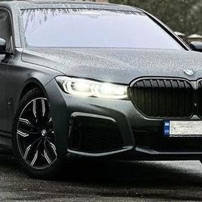 353 Оренда автомобіля BMW M760 LI без во Автомобільний кортеж на весілля