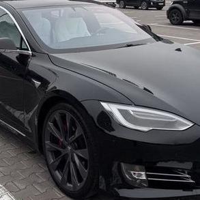 229 Прокат авто на весілля Tesla Model S Автомобільний кортеж на весілля