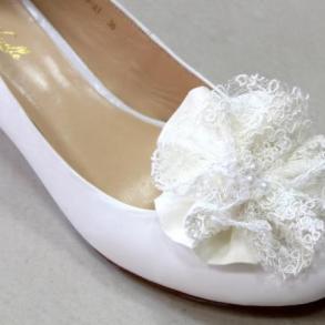 Декор весільного взуття