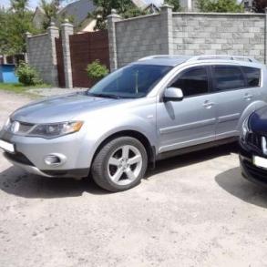 Авто на весілля Nissan Qashqai з Mitsubishi Outlan Автомобільний кортеж на весілля