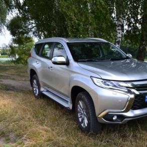 ПОЗАШЛЯХОВИК ДЛЯ НАРЕЧЕНИХ ТА УРОЧИСТИХ ПОДІЙ Автомобільний кортеж на весілля