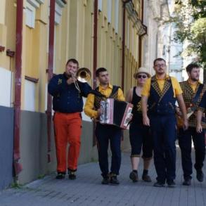 Оркестр гарного настрою "Ренесанс" Артисти на ваше весілля