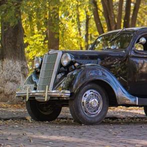 Ретро авто на весілля Автомобільний кортеж на весілля