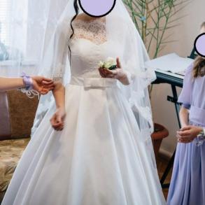 Продаю шикарну весільну сукню